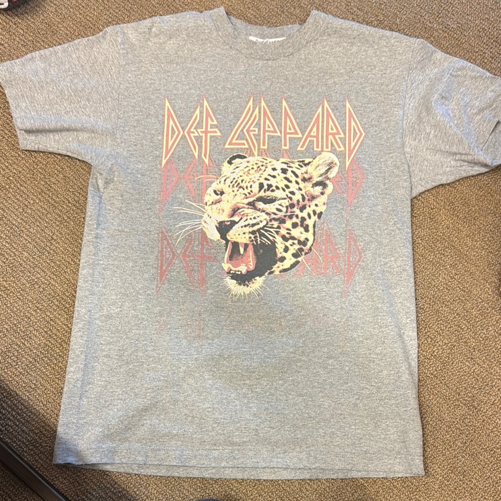 Def Leppard shirt